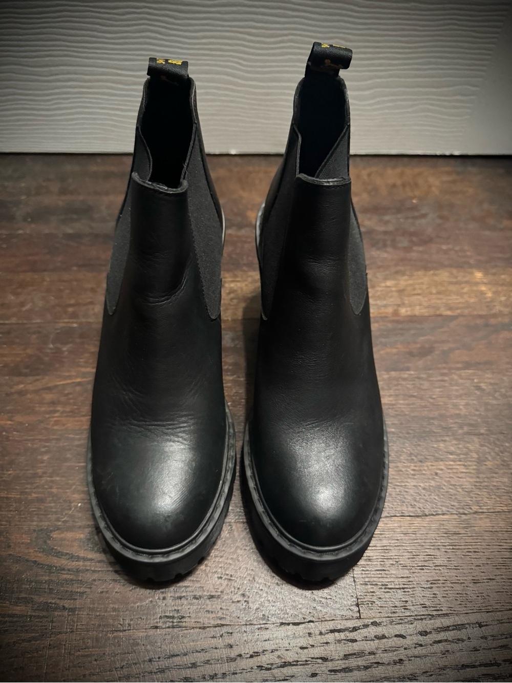 Dr. Martens Women Hurston Black Leather Heel Chelsea Ankle Boots Size 7
